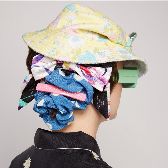 Marc Jacobs The Polka Dot Scrunchie Blue White - Picture 2 of 4